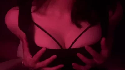 小母狗揉胸3